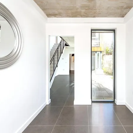 בית נופש Modern Luxury -four Bed House *