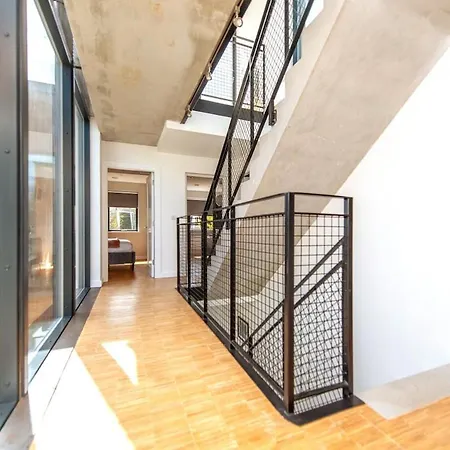 בית נופש Modern Luxury -four Bed House גלוואיי