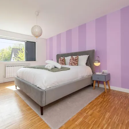 בית נופש Modern Luxury -four Bed House גלוואיי