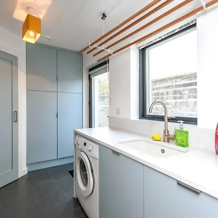 Modern Luxury -four Bed House بيت للعطل