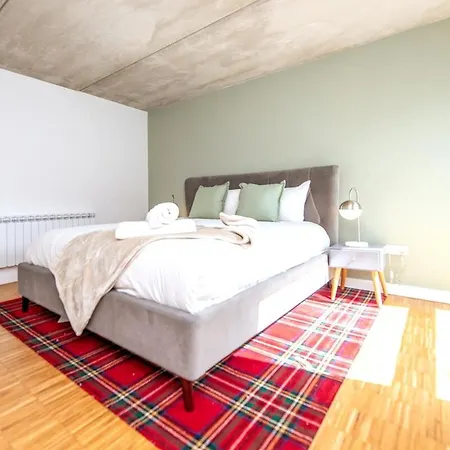 Modern Luxury -four Bed House *