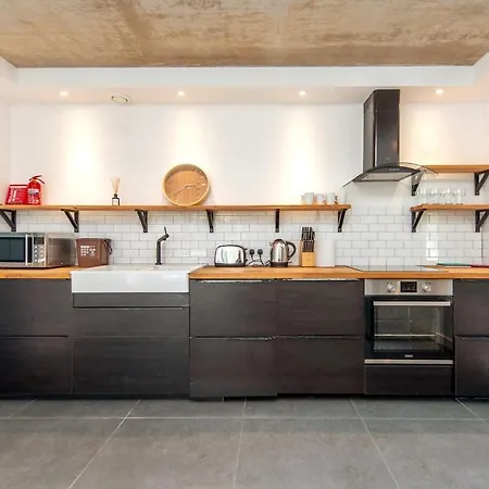 Modern Luxury -four Bed House بيت للعطل *