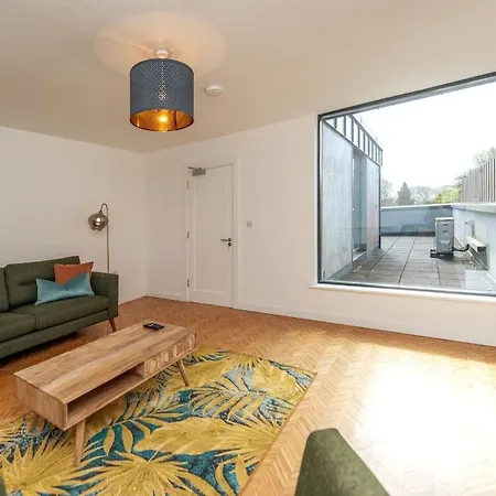 Modern Luxury -four Bed House Holiday home