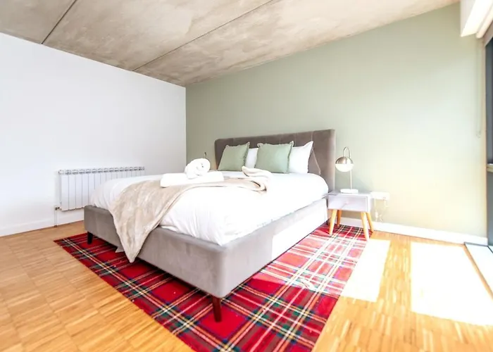 Modern Luxury -four Bed House *