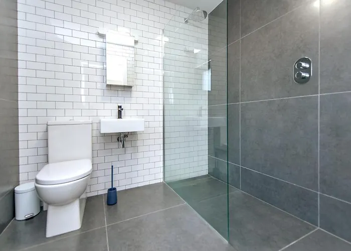 Modern Luxury -four Bed House 別荘