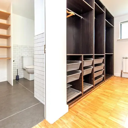 度假居 Modern Luxury -four Bed House